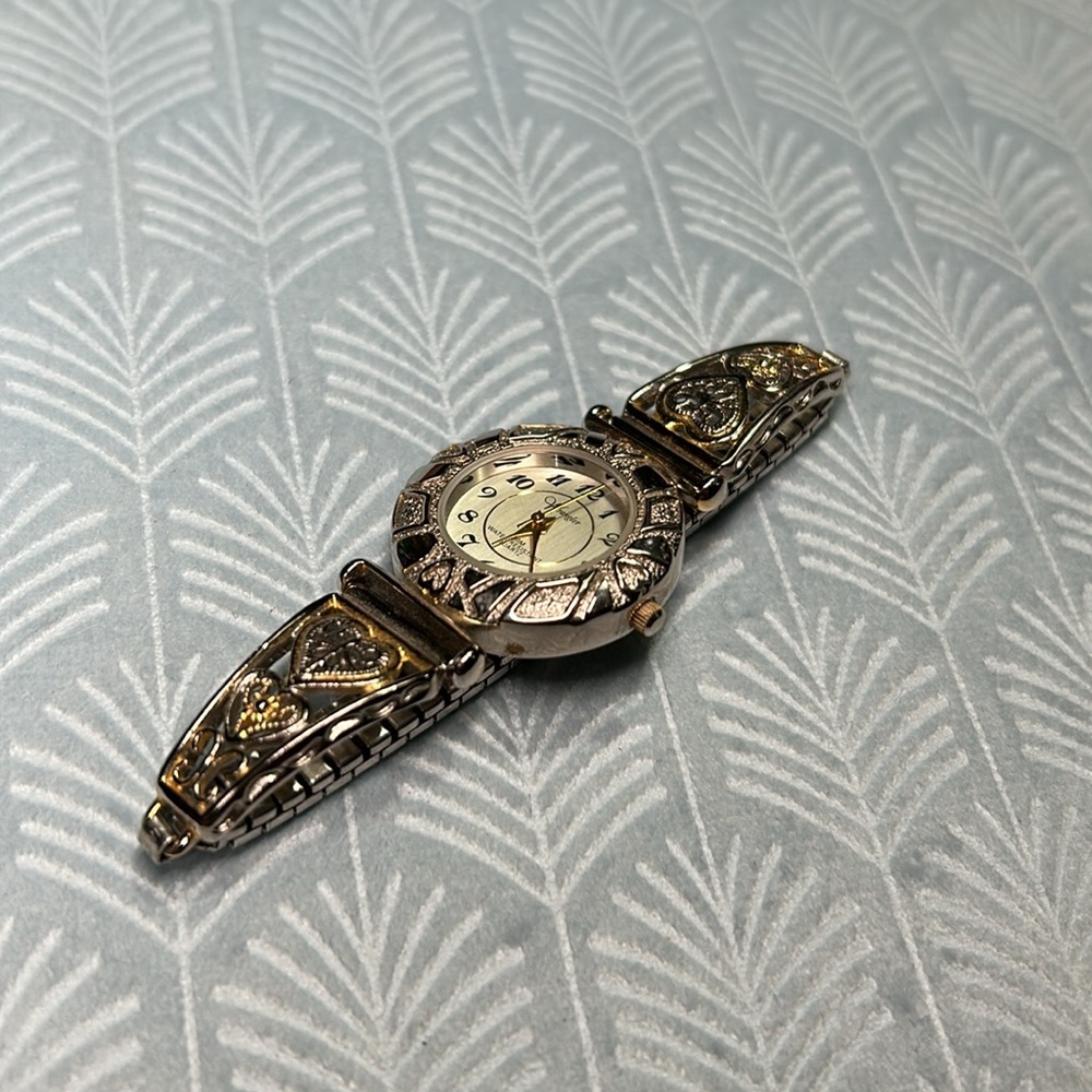 Heart detail wrangler elastic stretch silver watch - Picture 14 of 16